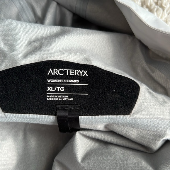 [BRAND NEW] Arc’teryx Women’s Sentinel Jacket - Picture 3 of 9